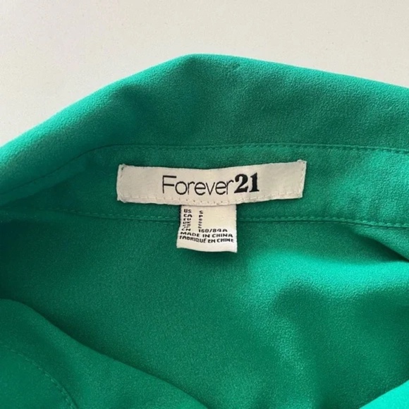Forever 21 | Green Button-Down Collar Blouse with Front Pockets | Size S - Picture 8 of 9